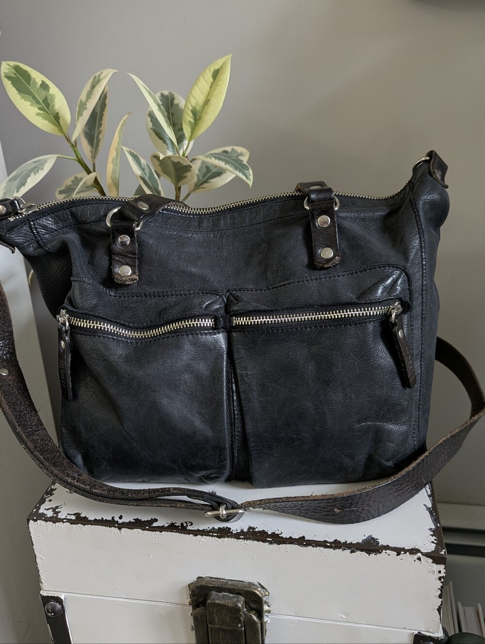 MO851 Leather Handbag/Crossbody with Dual Front Zip Pockets